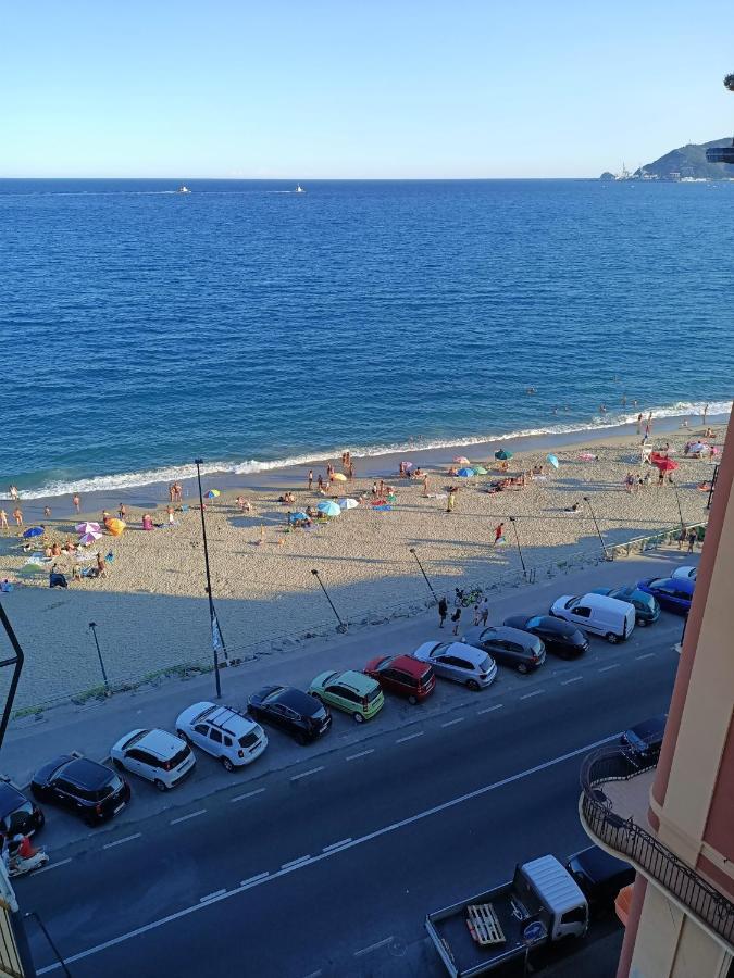 Casa Di Noemi - Seafront With Parking Apartment Savona Exterior photo
