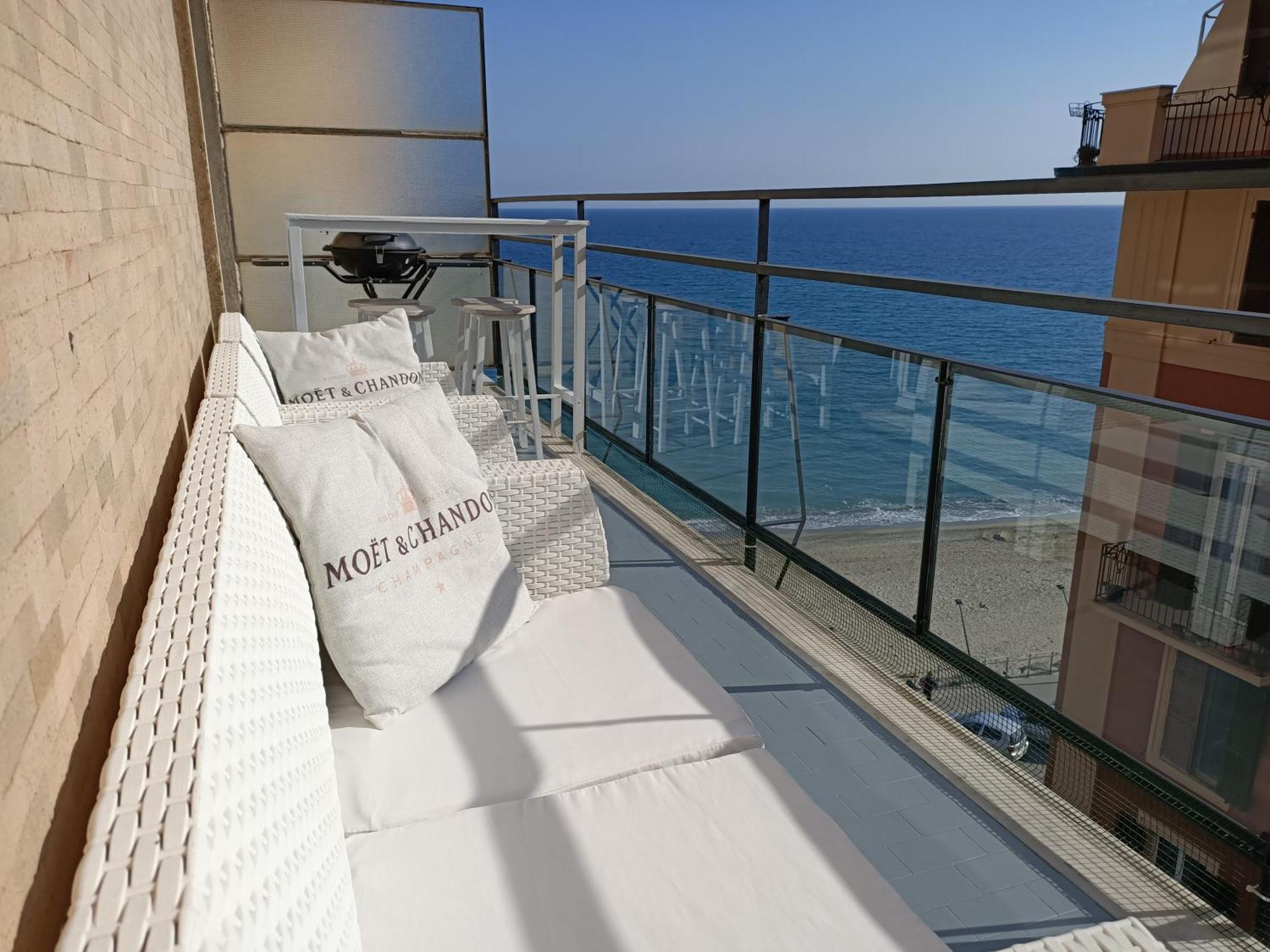 Casa Di Noemi - Seafront With Parking Apartment Savona Exterior photo